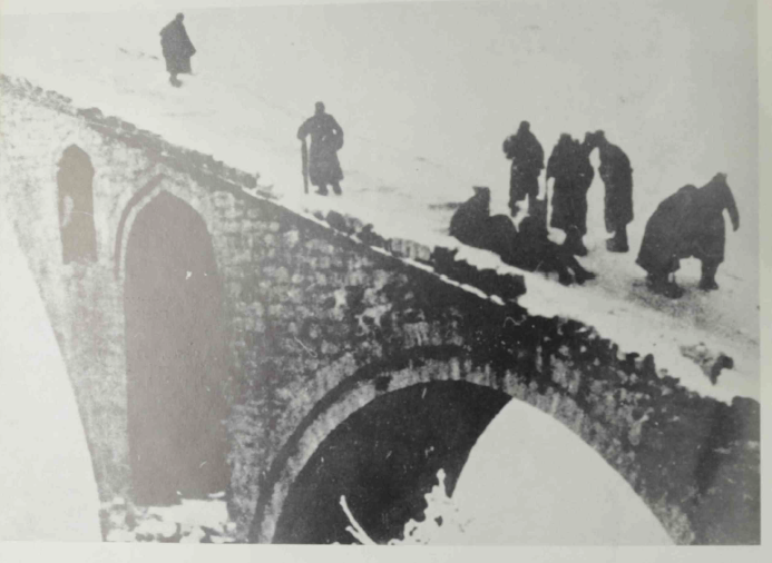 Српска војска приликом преласка Везировог моста на Дриму