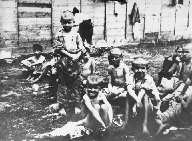 Деца у концентрационом логору Јасеновац, НДХ.