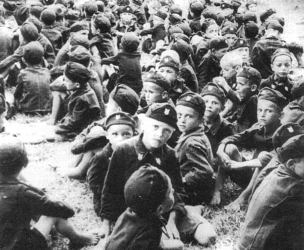 Деца у усташким униформама, концетрациони логор Јасеновац, НДХ.