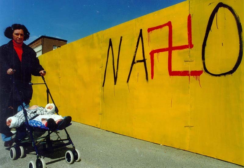 Графит на новосадким улицама током Нато бомбардовања, аутор: Дарко Дозет. Извор: Википедија