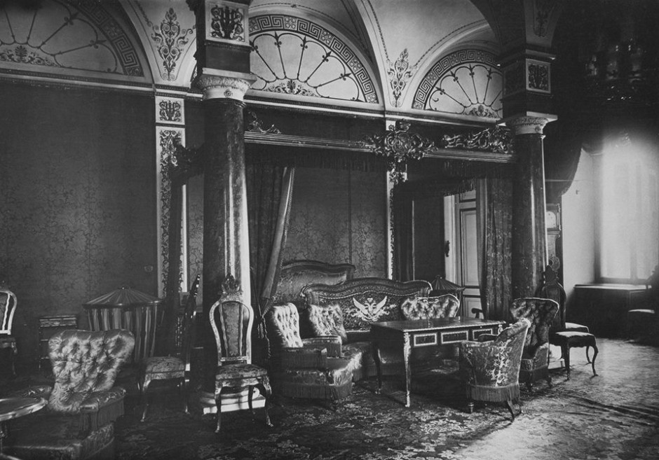 Синяя спальня императрицы Марии Александровны в Зимнем дворце